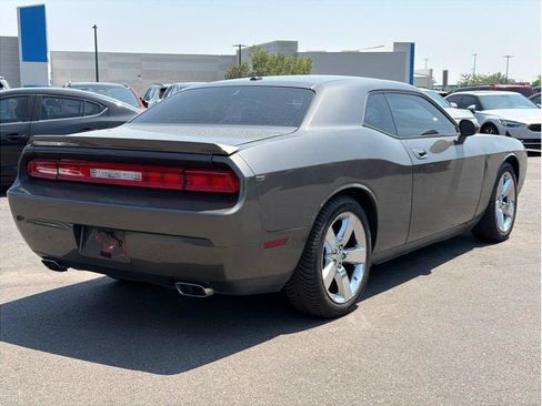 Used 2009 Dodge Challenger R/T w/ Sound Group RWD image 2