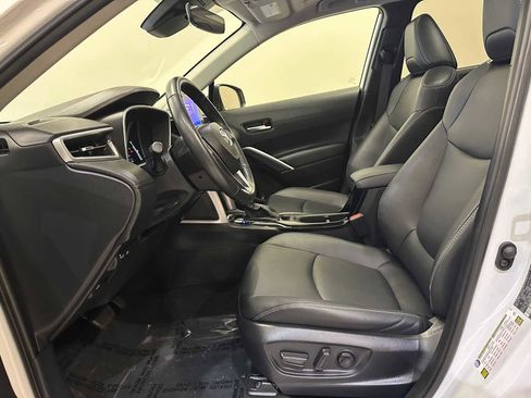 Certified 2023 Toyota Corolla Cross XLE w/ Convenience Package image 23