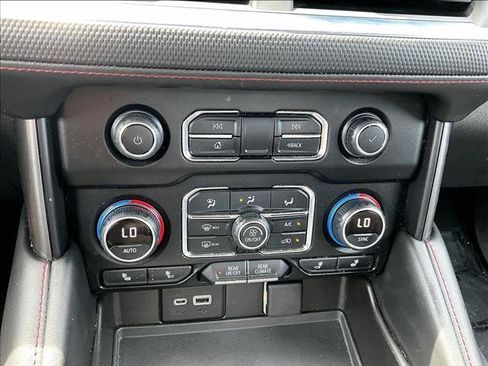 Used 2021 Chevrolet Suburban RST AWD/4WD image 24