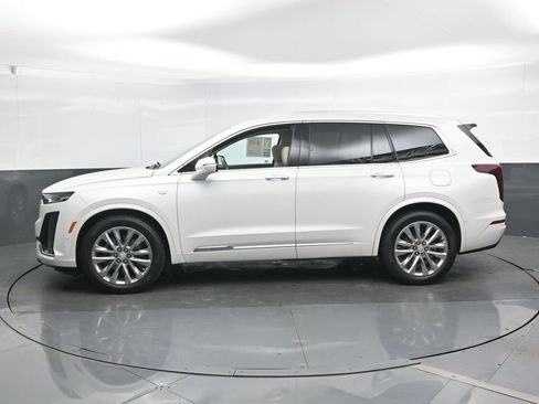 Used 2021 Cadillac XT6 Premium Luxury FWD image 8