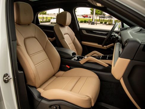 Certified 2026 Porsche Cayenne Coupe AWD/4WD image 46