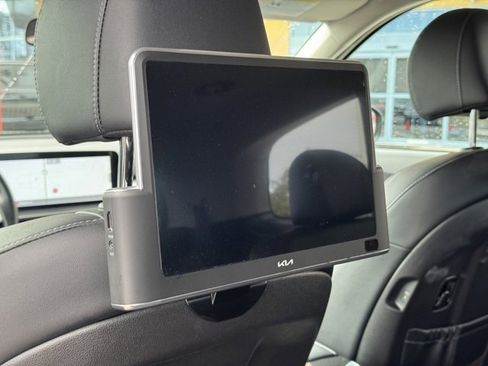 Used 2023 Kia Telluride S image 12