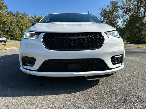 New 2026 Chrysler Pacifica Limited w/ S Appearance Package AWD/4WD image 10