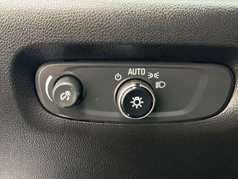 Used 2023 Chevrolet Traverse Premier image 15