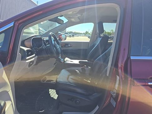Used 2017 Chrysler Pacifica Touring-L Plus w/ Tire & Wheel Group FWD image 11