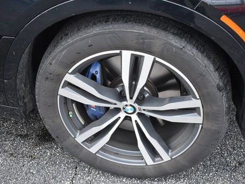 Used 2025 BMW X7 xDrive40i w/ M Sport Package AWD/4WD image 11