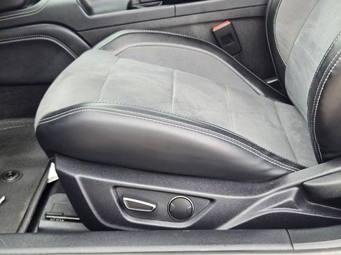 Used 2019 Ford Mustang Shelby GT350 w/ Technology Package RWD image 24