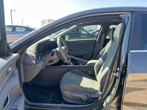 Used 2025 Hyundai Elantra SEL image 35