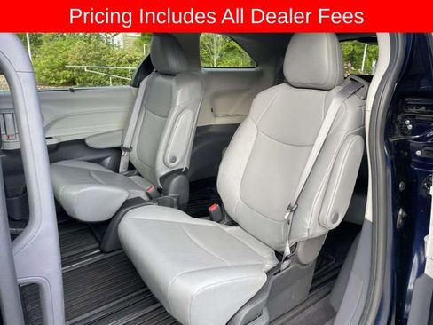 Used 2024 Toyota Sienna XLE AWD/4WD image 17