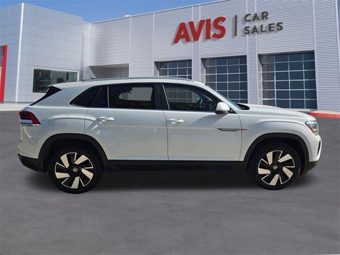 Used 2025 Volkswagen Atlas Cross Sport SE image 6