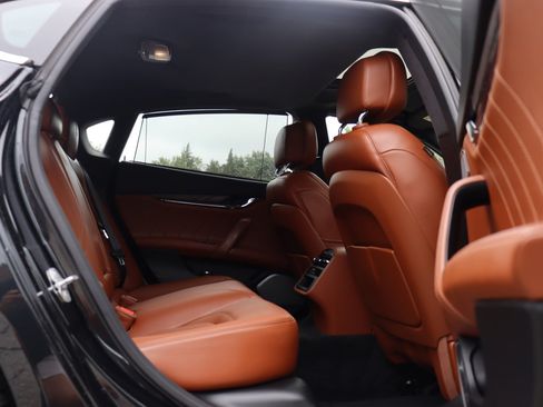 Used 2023 Maserati Quattroporte Modena Q4 AWD/4WD image 17