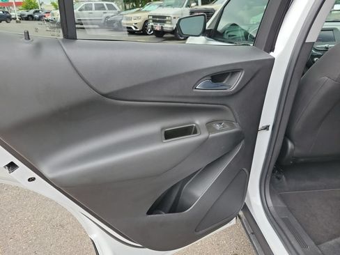 Used 2022 Chevrolet Equinox LT FWD image 17