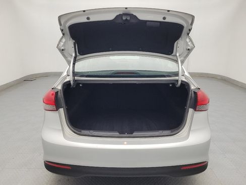 Used 2017 Kia Forte LX image 29