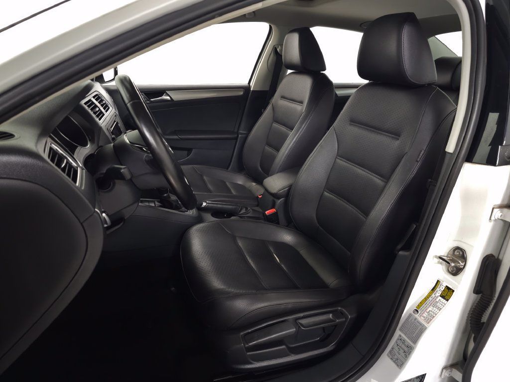 Used 2015 Volkswagen Jetta SE FWD image 13