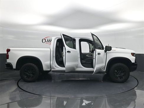 Used 2023 Chevrolet Silverado 1500 ZR2 w/ Technology Package image 33