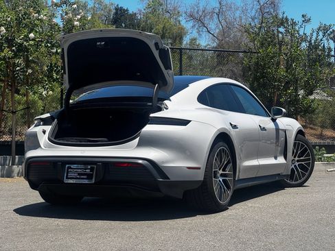 Used 2021 Porsche Taycan RWD image 10