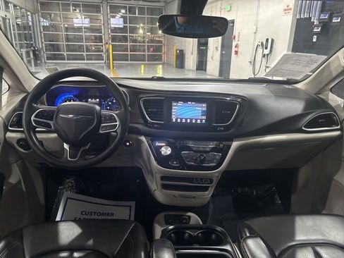 Used 2021 Chrysler Voyager Lxi image 30