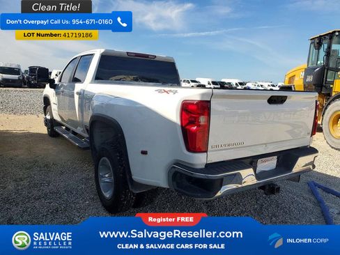 Used 2024 Chevrolet Silverado 3500 LT image 3