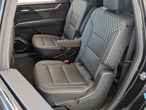 Used 2024 GMC Acadia Denali w/ Super Cruise Package image 18