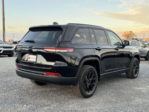 New 2025 Jeep Grand Cherokee Altitude AWD/4WD image 19