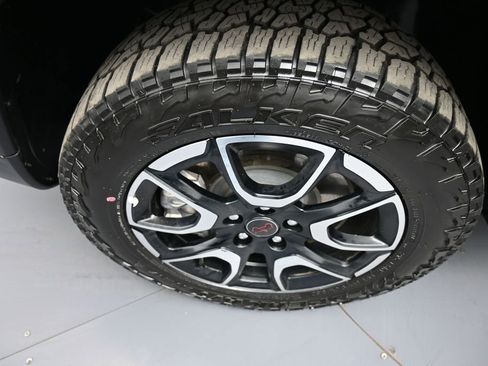 Used 2025 Jeep Compass Trailhawk AWD/4WD image 14