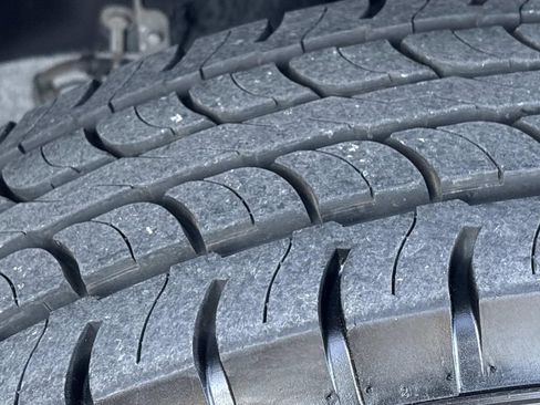 Used 2023 Jeep Gladiator Sport image 12