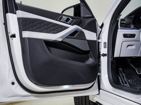 Used 2022 BMW X6 M Competition w/ Competition Package image 29