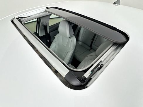 Used 2024 Hyundai Elantra Limited FWD image 14