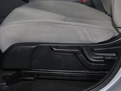 Used 2022 Honda HR-V LX image 12