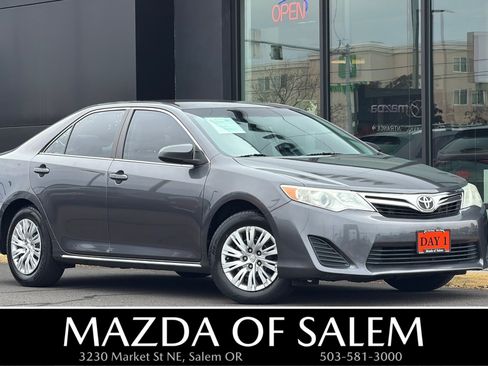 Used 2014 Toyota Camry LE FWD image 1