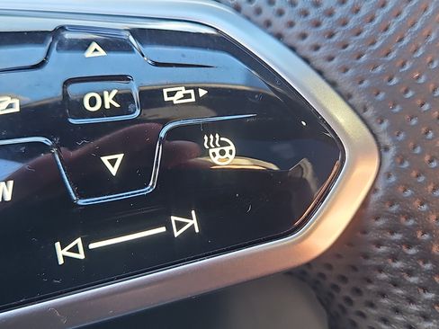 Certified 2022 Volkswagen Tiguan SEL R-Line image 17