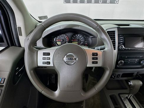 Used 2018 Nissan Frontier SV image 11