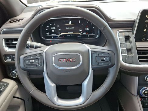 Used 2024 GMC Yukon XL SLT w/ SLT Premium Package AWD/4WD image 16