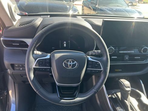 Used 2023 Toyota Highlander Platinum image 5