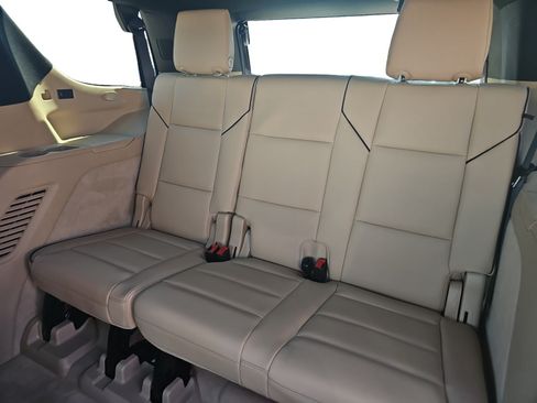 Used 2023 Cadillac Escalade Premium Luxury AWD/4WD image 16