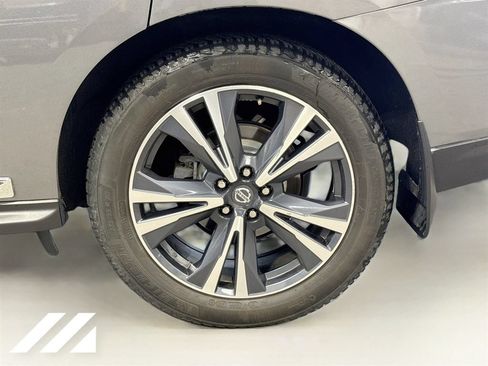 Used 2019 Nissan Pathfinder Platinum AWD/4WD image 34