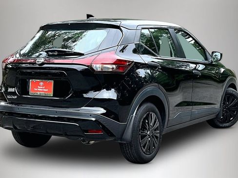 Used 2022 Nissan Kicks S FWD image 5