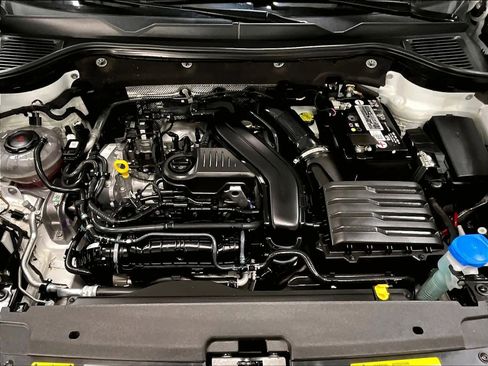 Used 2022 Volkswagen Taos SE image 13