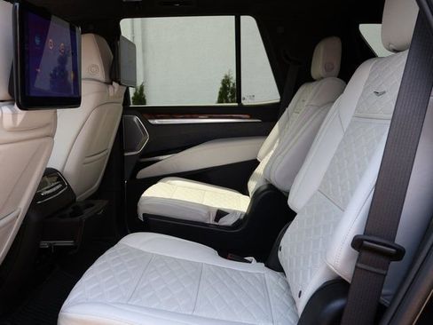 Used 2025 Cadillac Escalade Sport Platinum w/ LPO, ONYX Package AWD/4WD image 19