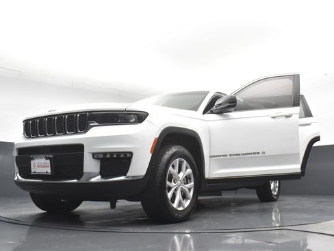 Used 2022 Jeep Grand Cherokee L Limited AWD/4WD image 18