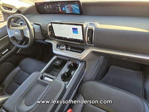 Used 2025 Ford Expedition Platinum AWD/4WD image 19
