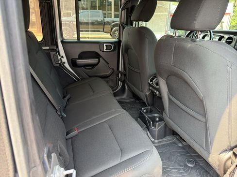 Used 2019 Jeep Wrangler Unlimited Sport S AWD/4WD image 15