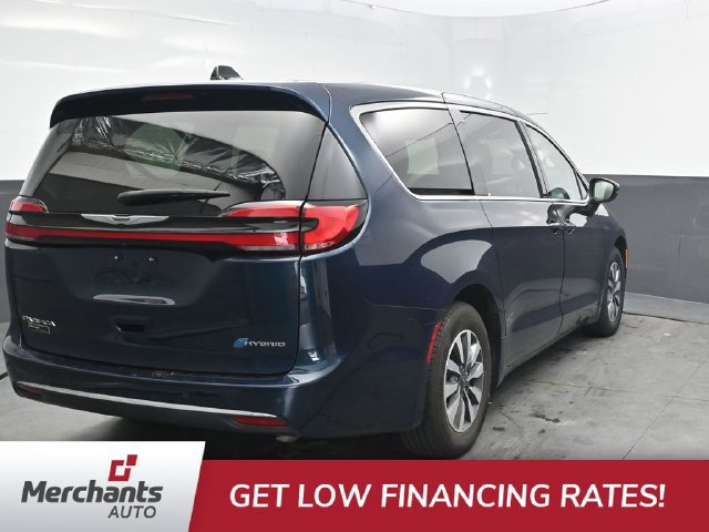 Used 2023 Chrysler Pacifica Touring-L FWD image 7
