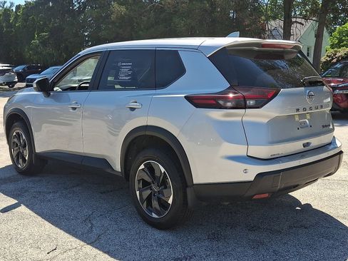 Used 2024 Nissan Rogue SV AWD/4WD image 4