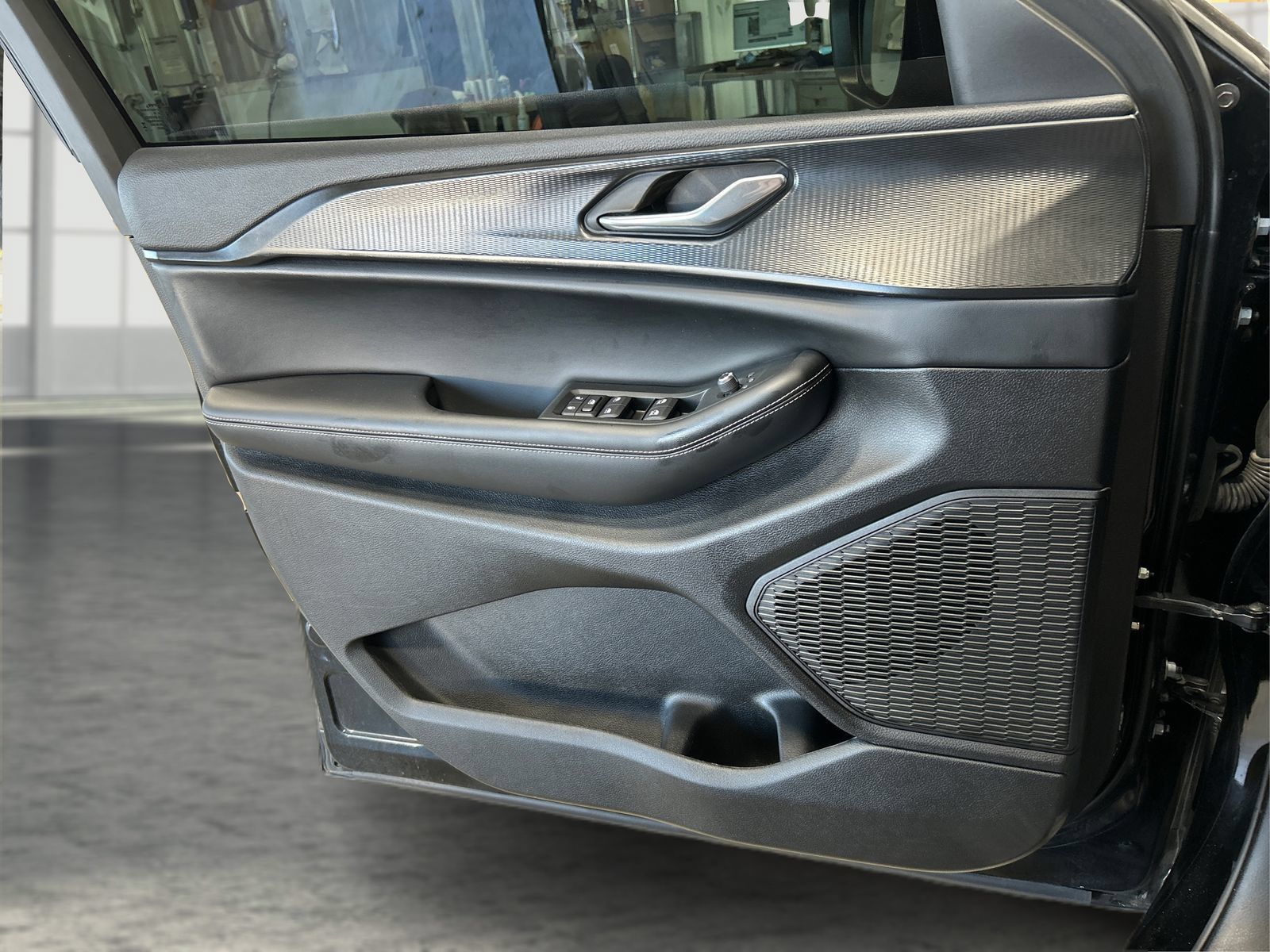 Used 2025 Jeep Grand Cherokee L Laredo w/ Luxury Tech Group I AWD/4WD image 19