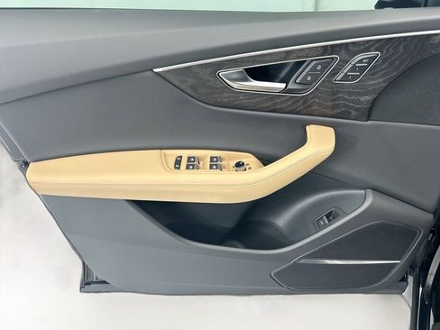 Used 2025 Audi Q8 Premium Plus image 23