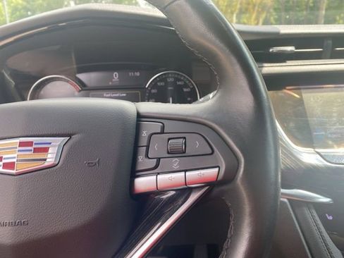 Used 2022 Cadillac XT6 Premium Luxury image 37
