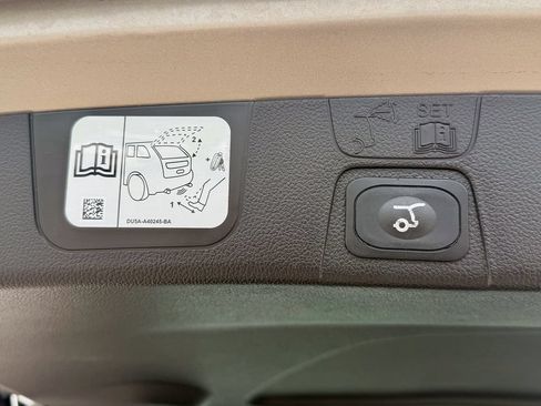 Used 2016 Ford C-MAX SEL w/ Equipment Group 302A FWD image 19