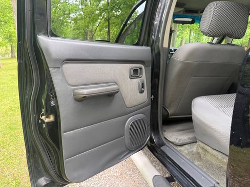 Used 2002 Nissan Frontier SE AWD/4WD image 64