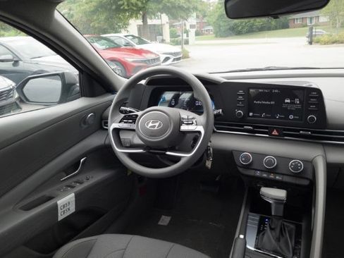New 2026 Hyundai Elantra SE FWD image 20